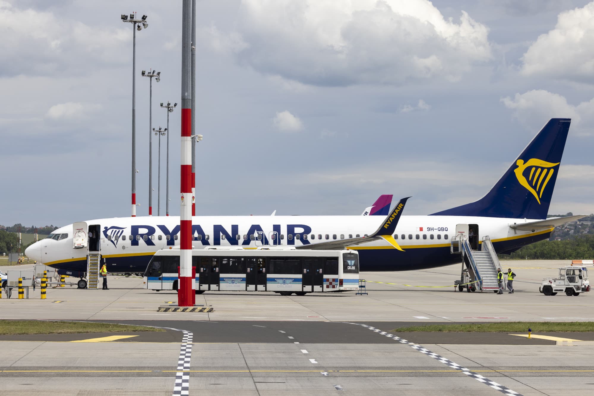 Két Ryanair-gép is madárnak ütközött Budapesten, az egyik kifutópályát le is zárták