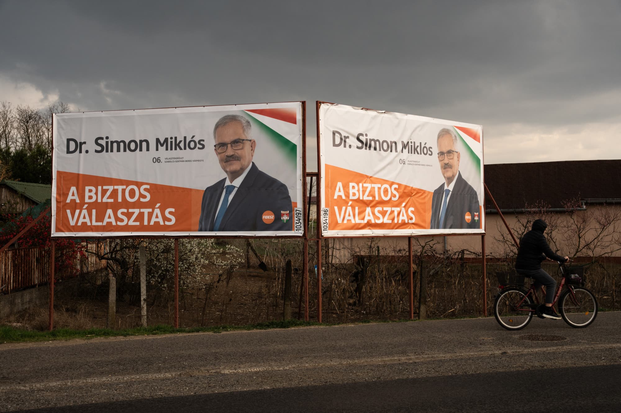 Gyanúsítottként hallgatták ki a fideszes Simon Miklóst