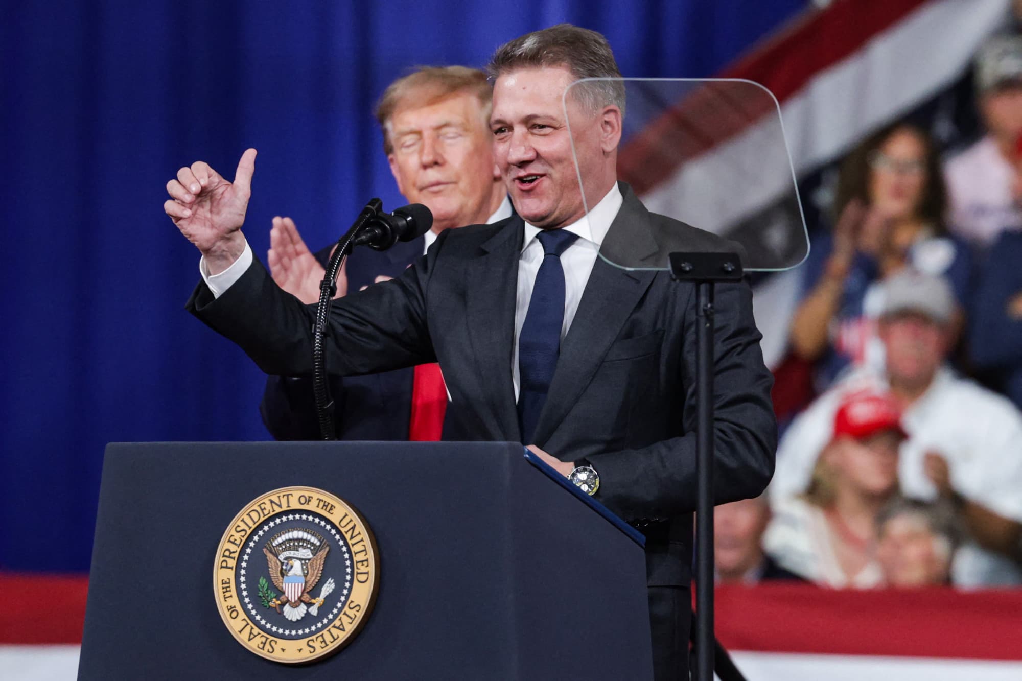 „Rendkívül kínos és politikailag elfogadhatatlan” – Trumpnak kampányolt az Audi-vezér, össztűz alá került Németországban