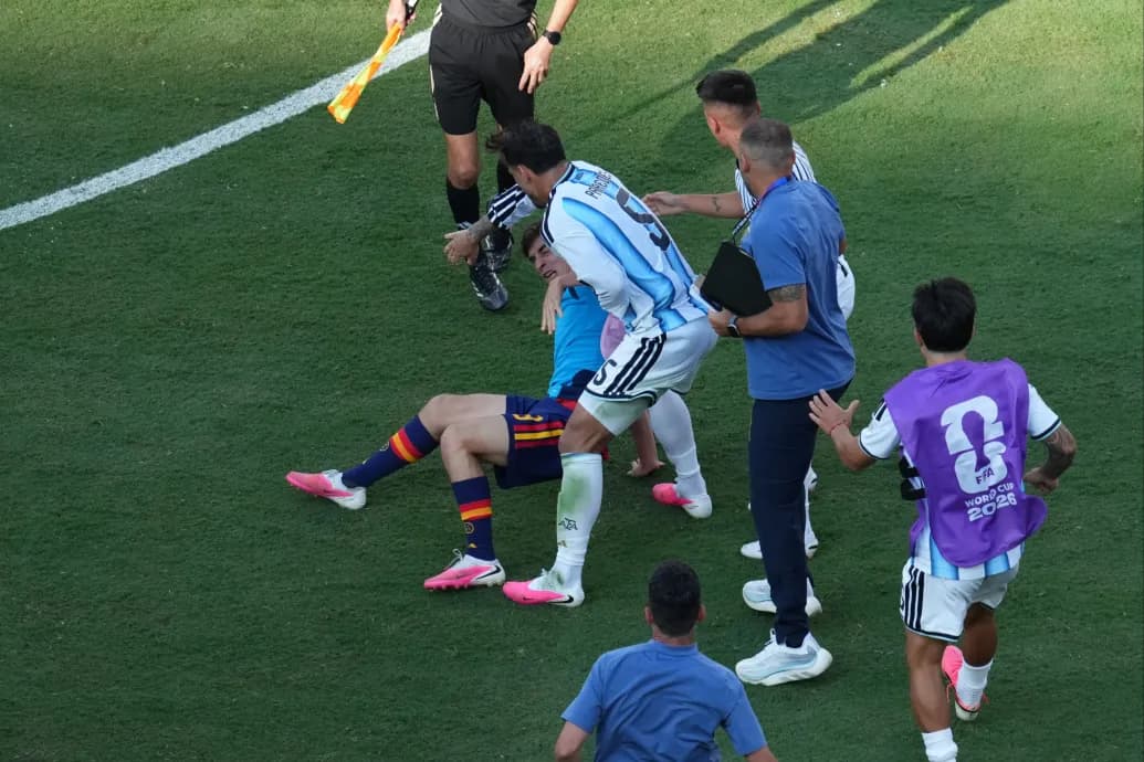 Gavi szerint nem kellene eltiltani a vébédöntő után lökdösődő argentin játékost