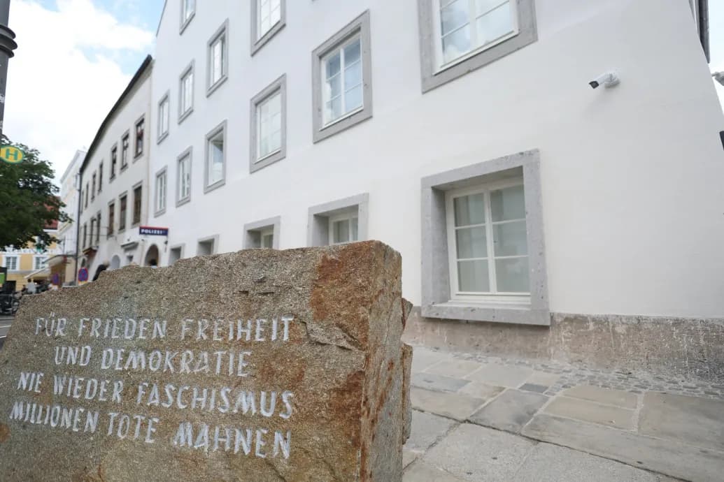 Rendőrőrs nyílt Adolf Hitler szülőházában