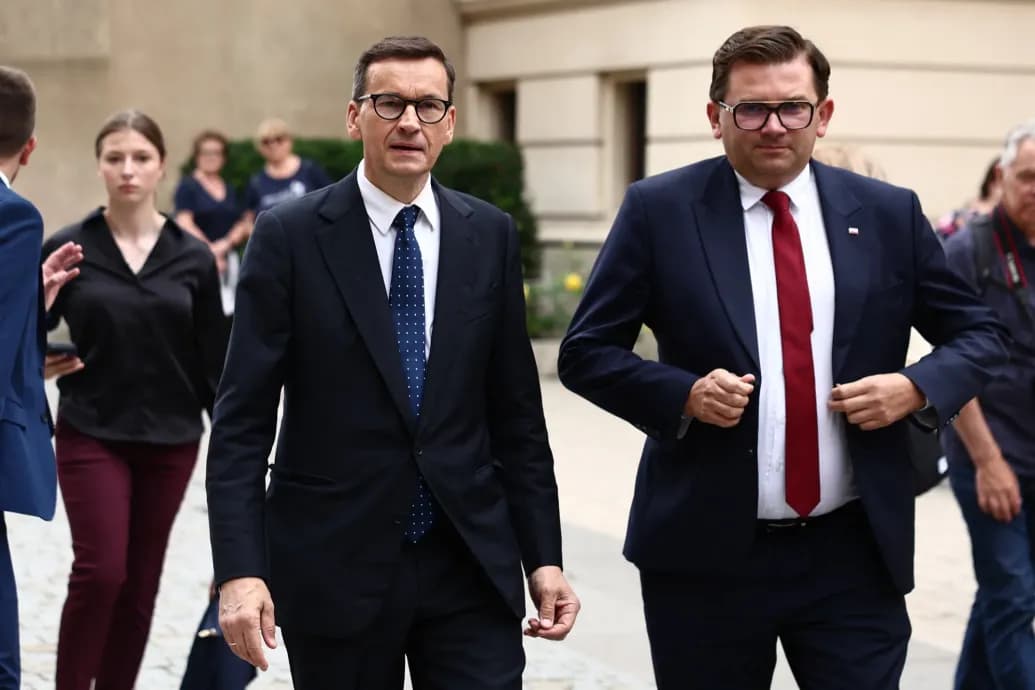 Megtörtént a nagy lengyel pártszakadás, a volt kormányfő Morawiecki új frakciót alapít
