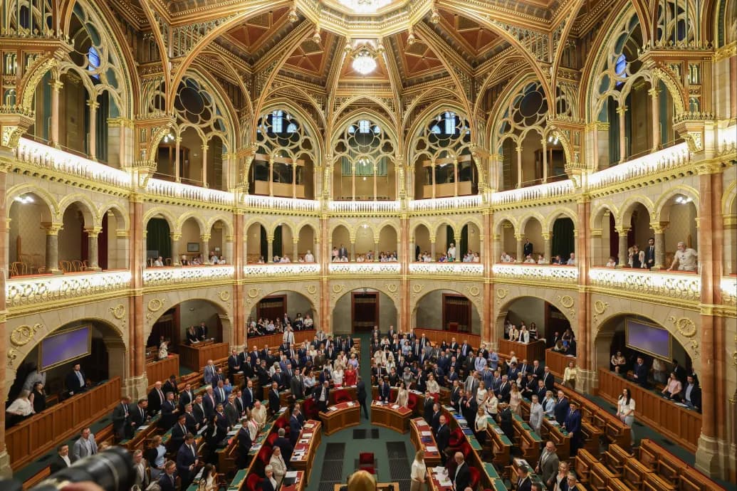 Toroczkai László felszólalásával indul a mai parlament