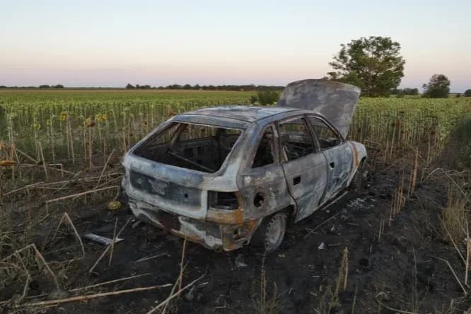 Drón elől próbált elbújni a napraforgók között a Velencei-tavi ámokfutó, akinek még az autója is kigyulladt