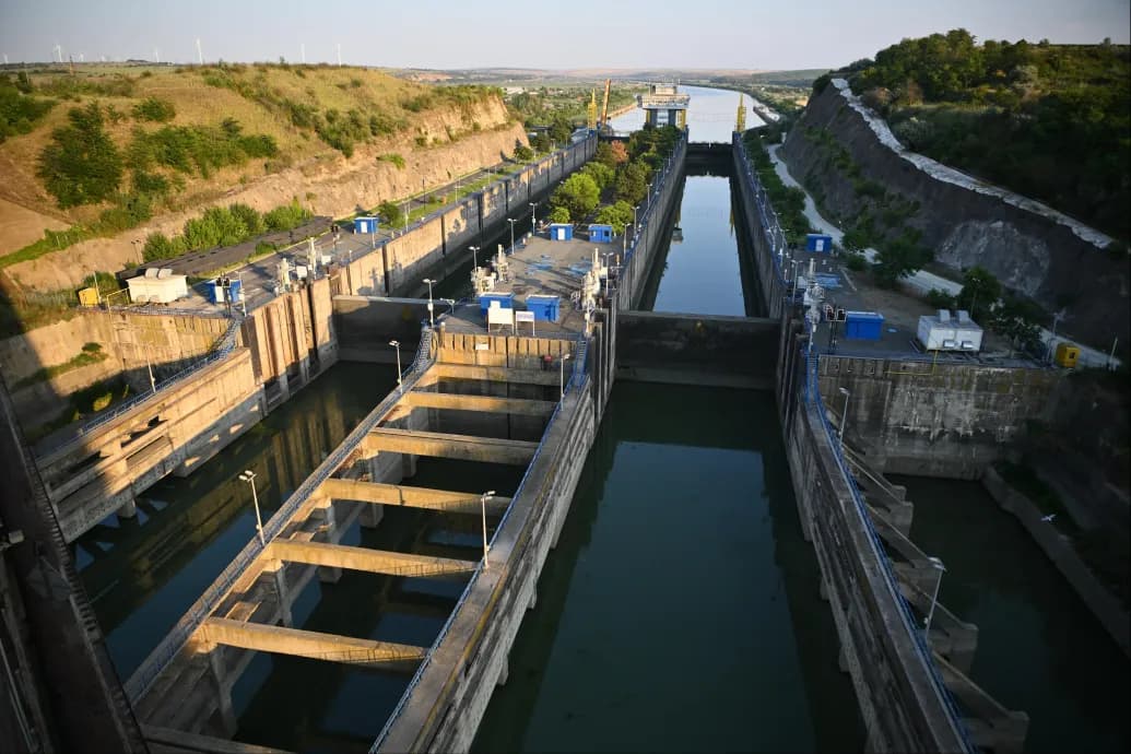 Hiába építenek gátat és engednek plusz vizet a Dunába, augusztusban már aligha indul újra Románia atomerőműve