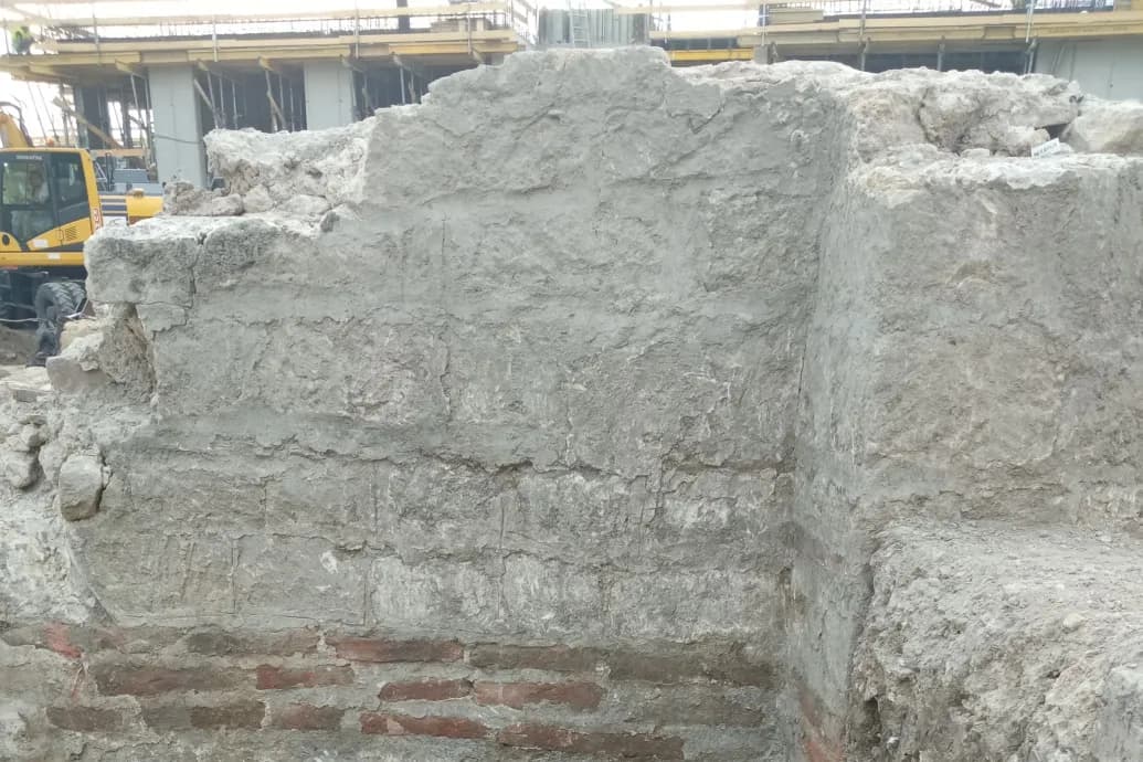 Rejtélyes, embermagasságú római kori épületre bukkantak régészek az egykori Óbudai Szeszgyár helyén