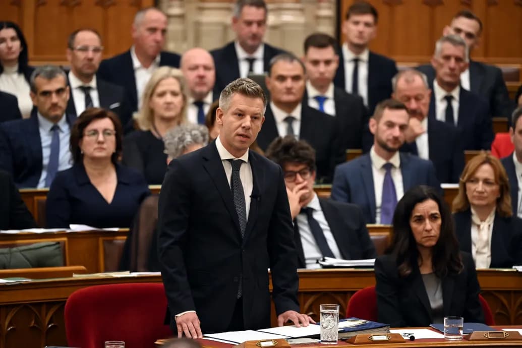 Magyar Péter felszólalásával kezdődik a parlament csütörtöki ülése