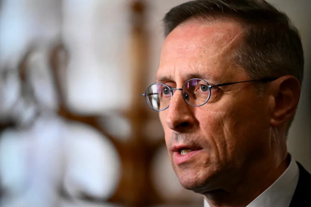 Közel ezeroldalnyi dokumentumot adott át az MNB a végrehajtási visszaéléseket vizsgáló bizottságnak