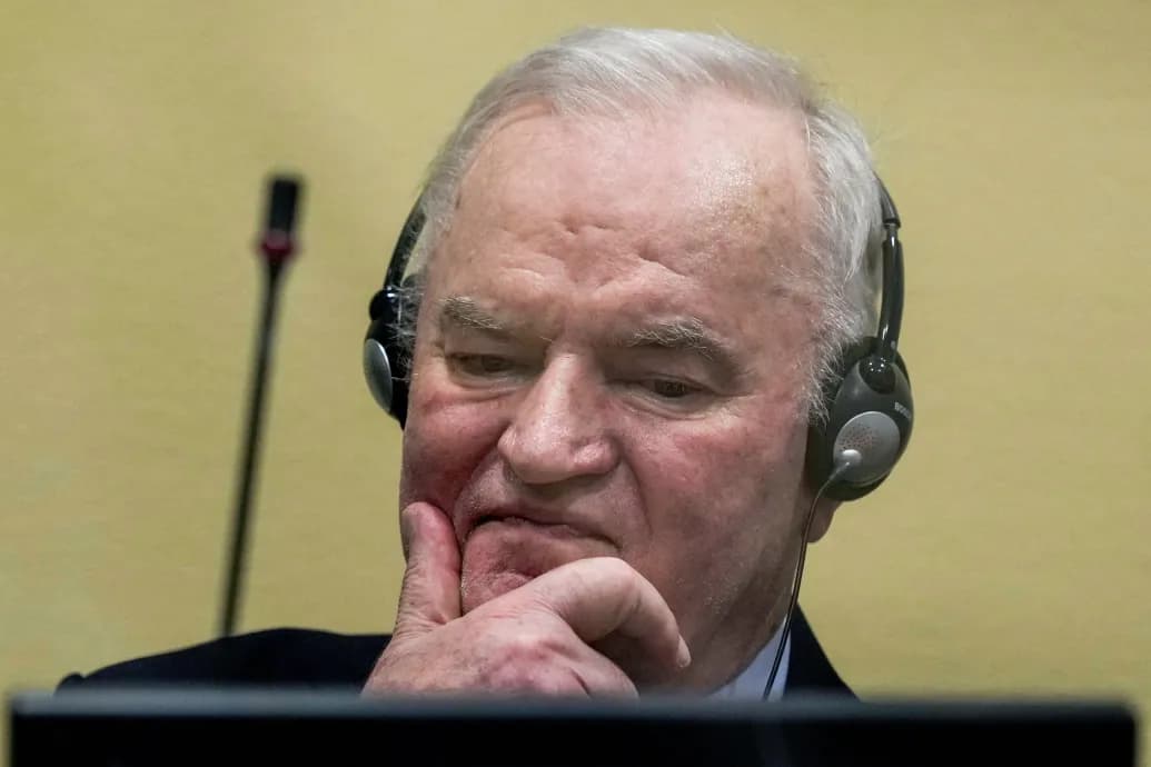 Ezrek emlékeztek Ratko Mladićra, az elítélt háborús bűnösre kedd este a boszniai Szerb Köztársaság fővárosában