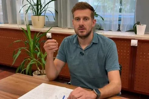 A Szerencsejáték Zrt. székházának irodájában forgatta a fideszes újbudai képviselő a kormányellenes tüntetést reklámozó videóját