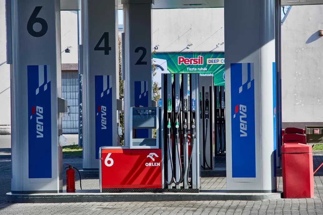 Decemberig havi 5000 forinttal támogatja a kormány a dízelautósok tankolását