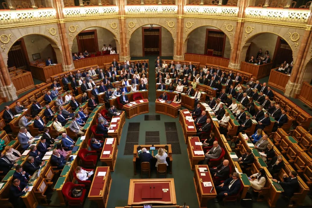 Elfogadták az új gyermekvédelmi törvényt, Magyar Péter szégyennek nevezte, hogy az ellenzék nemmel szavazott