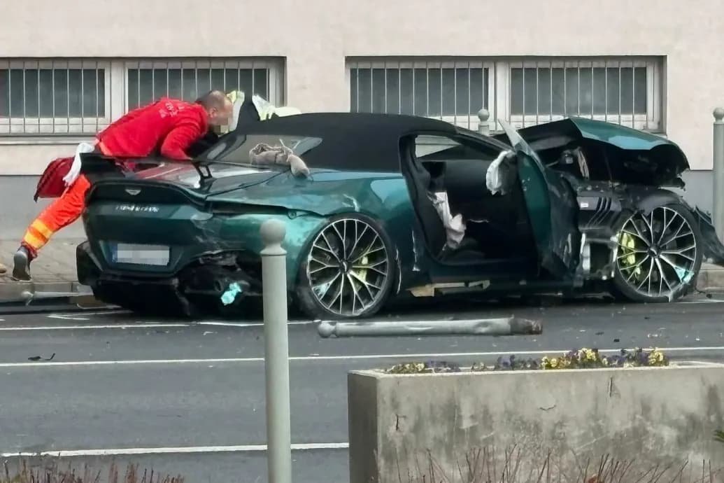 Az Aston Martin-os gázoló szerint az autó nem ment gyorsan, megcsúszhatott egy párafolton