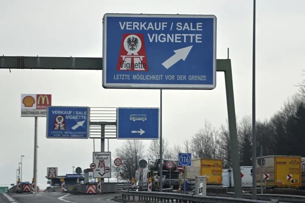 Megszűnik a hagyományos osztrák autópálya-matrica, átveszi a helyét az elektronikus rendszer