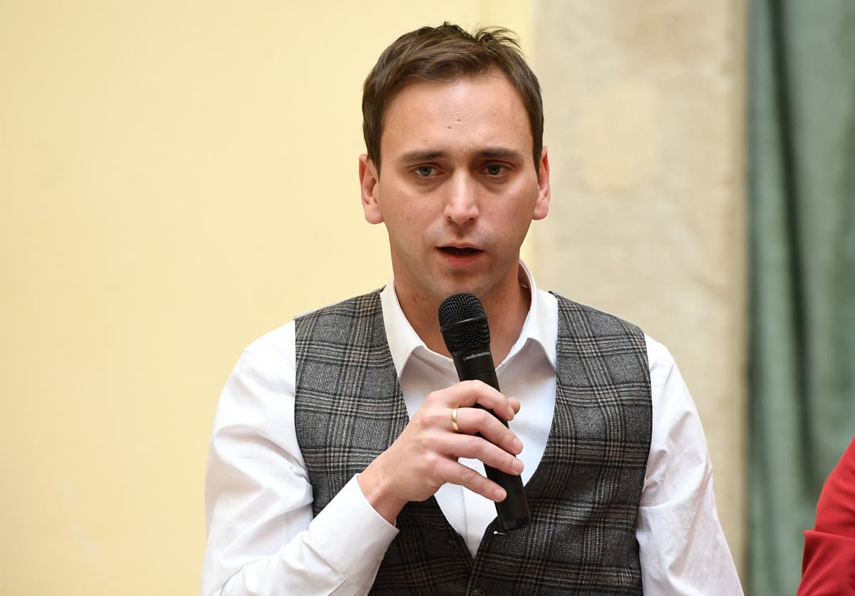 Őrsi Gergely nem adja fel, könyvből tanulna gipszkartonozni