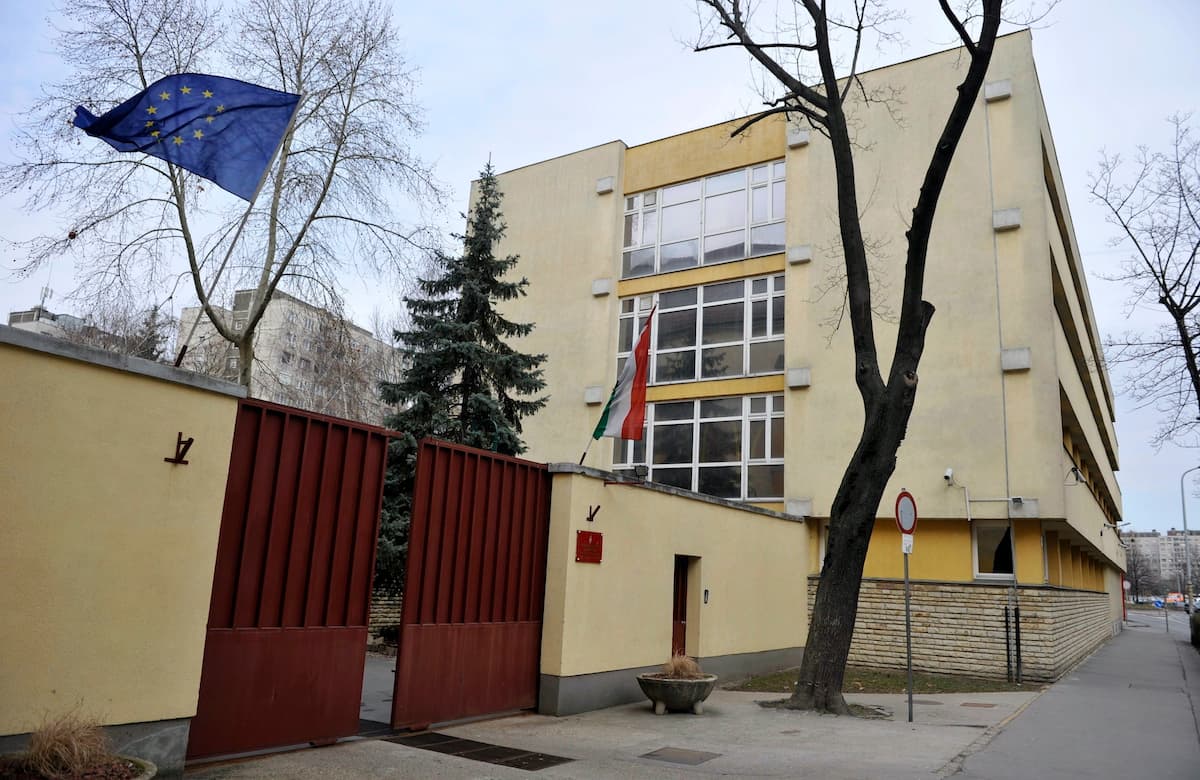 Bántalmazás miatt vádat emeltek egy Szőlő utcai javítóintézeti rendész ellen