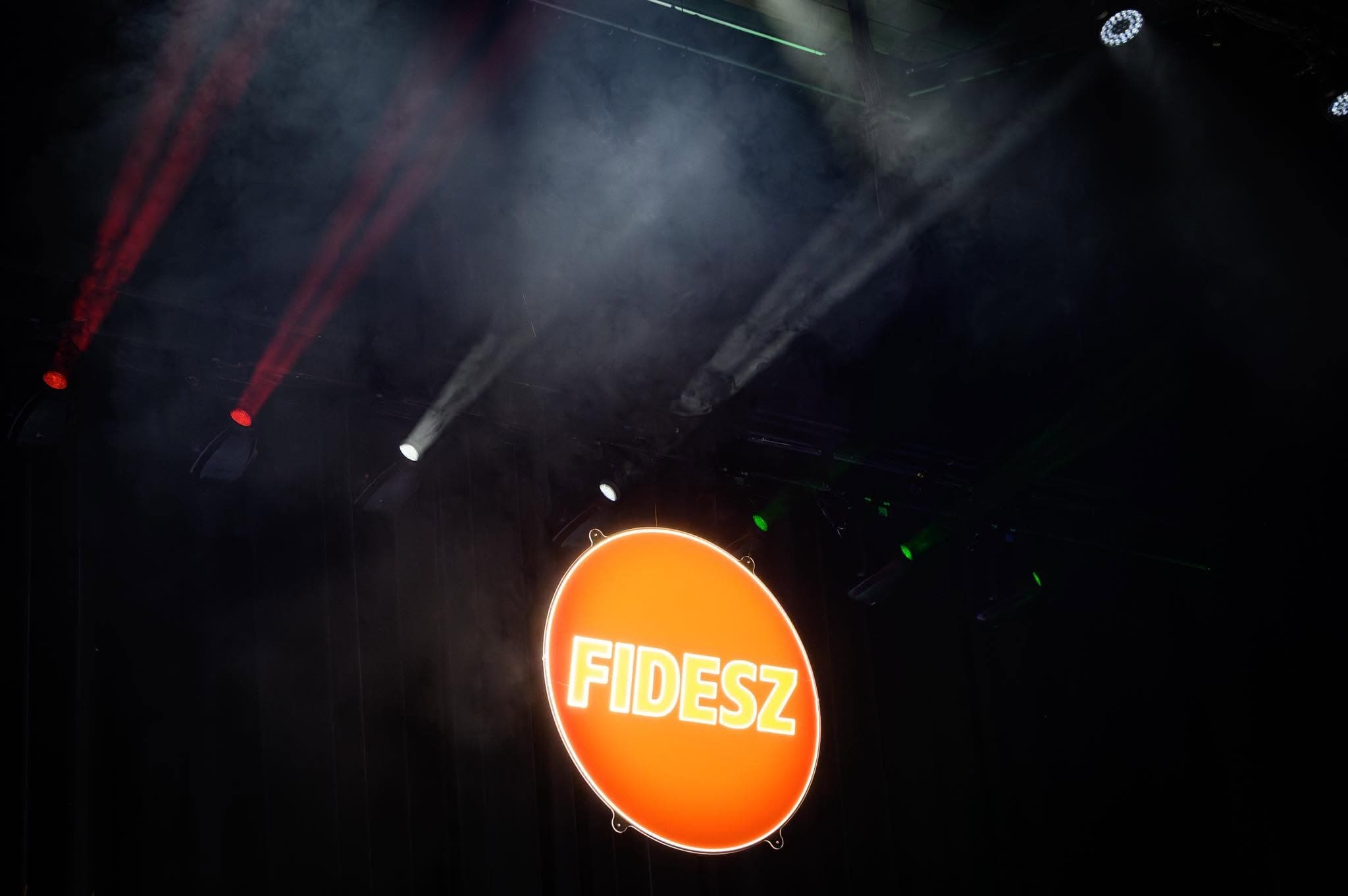 Fidesz: Az előző kormányok számára a magyar emberek élete volt a legfontosabb