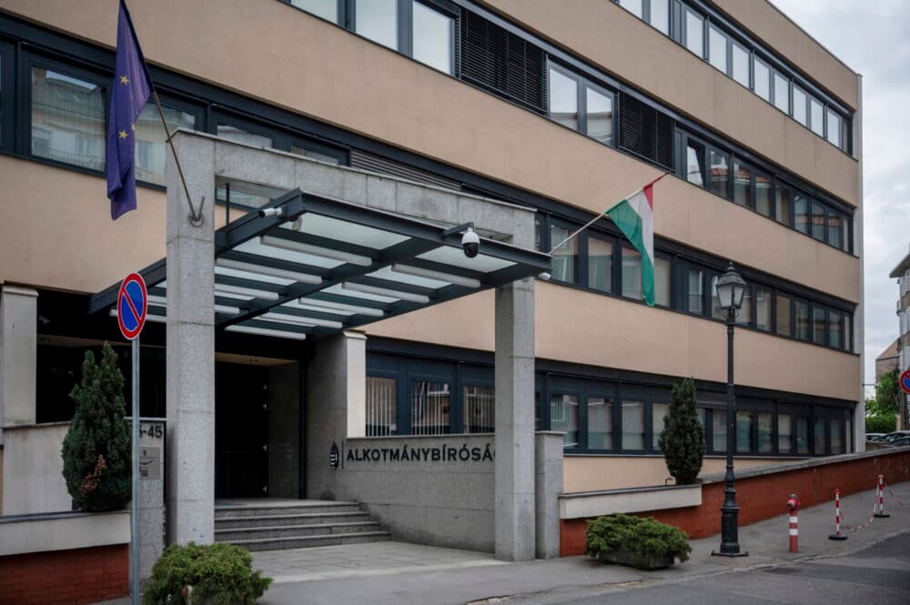 Visszautasította az AB az alaptörvény-módosítások elleni Fidesz-KDNP-s beadványokat
