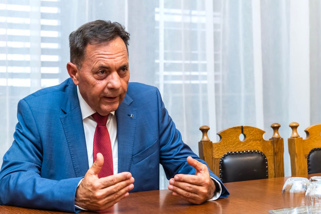 Pócs János Radnai Márk távozását követeli a borjúzás után