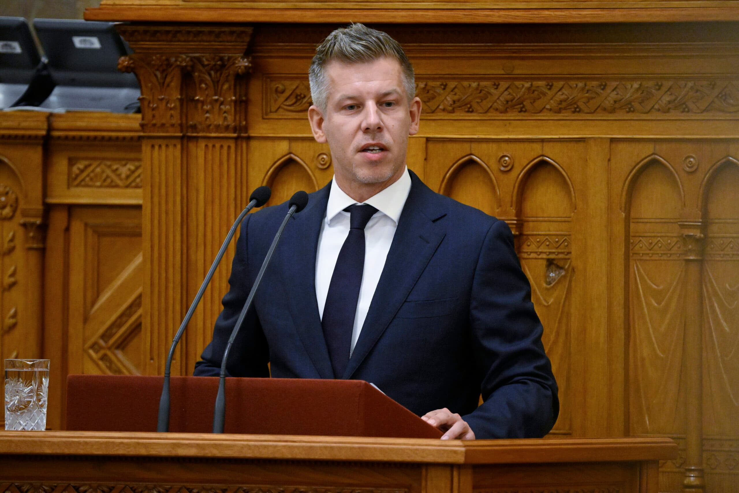 Magyar Péter: a közvagyon visszaszerzésének ellenfele, aki akadályozza az NVVH munkáját
