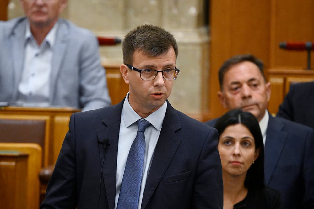 Baka András a két lábon járó kettős mérce