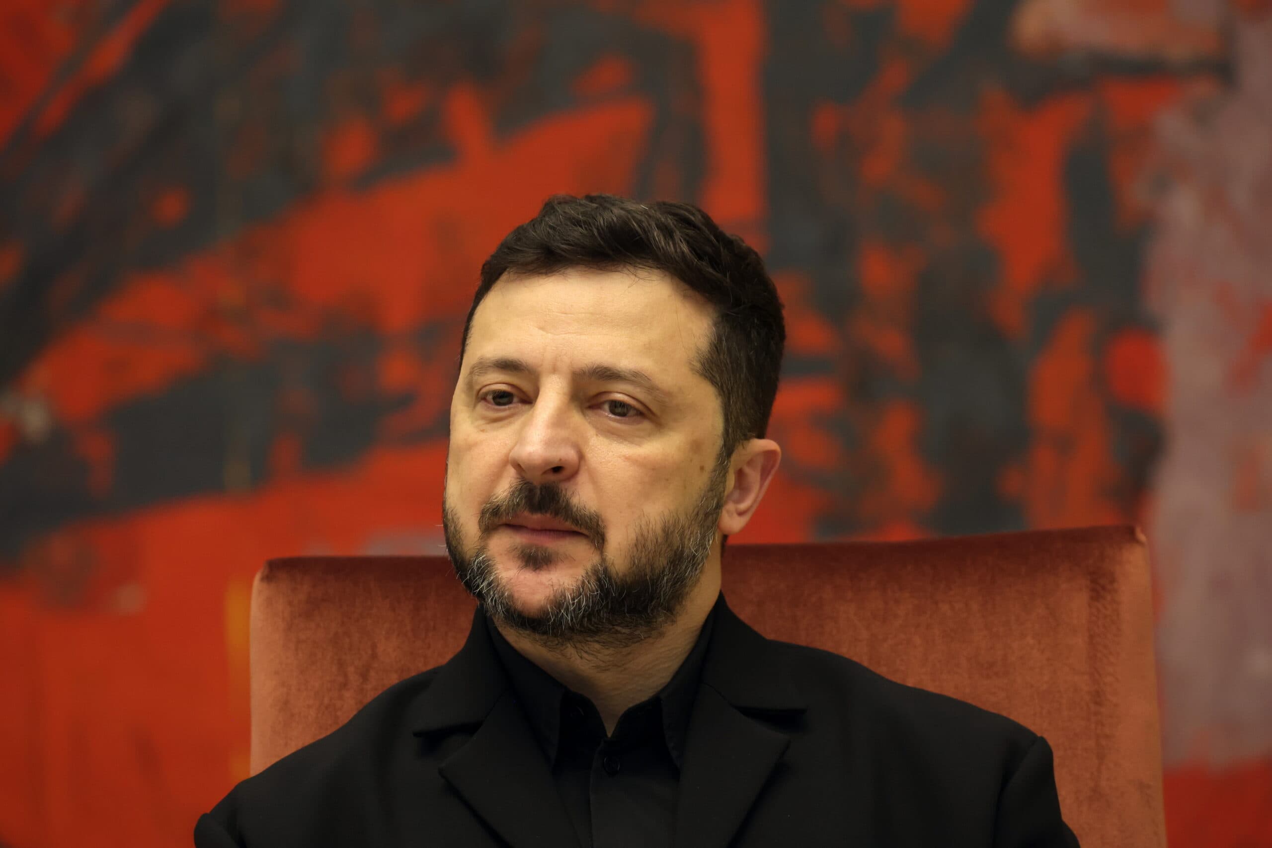 Zelenszkij kész betartani a tűzszünetet