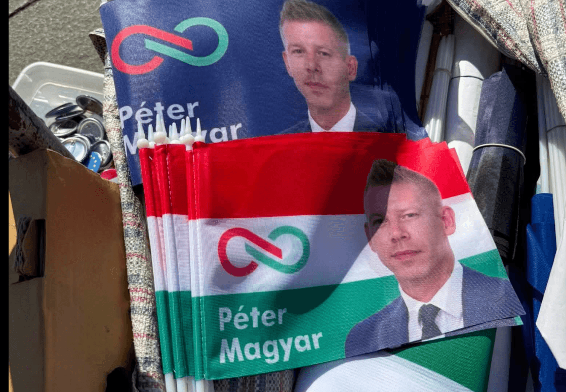 Ilyen a mesében nincs: Magyar Péteres zászlókat lehet venni augusztus 20-a alkalmából