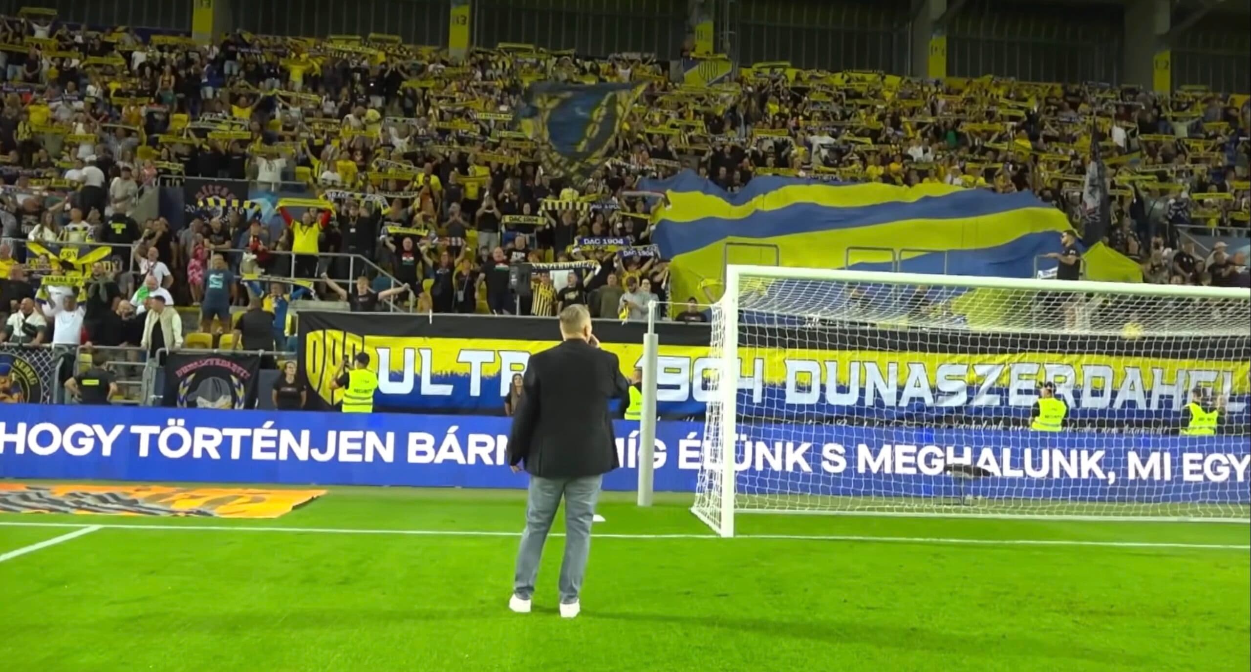 Videó: Nyerges Attila közösen énekelt a szurkolókkal a Slovan legyőzése előtt
