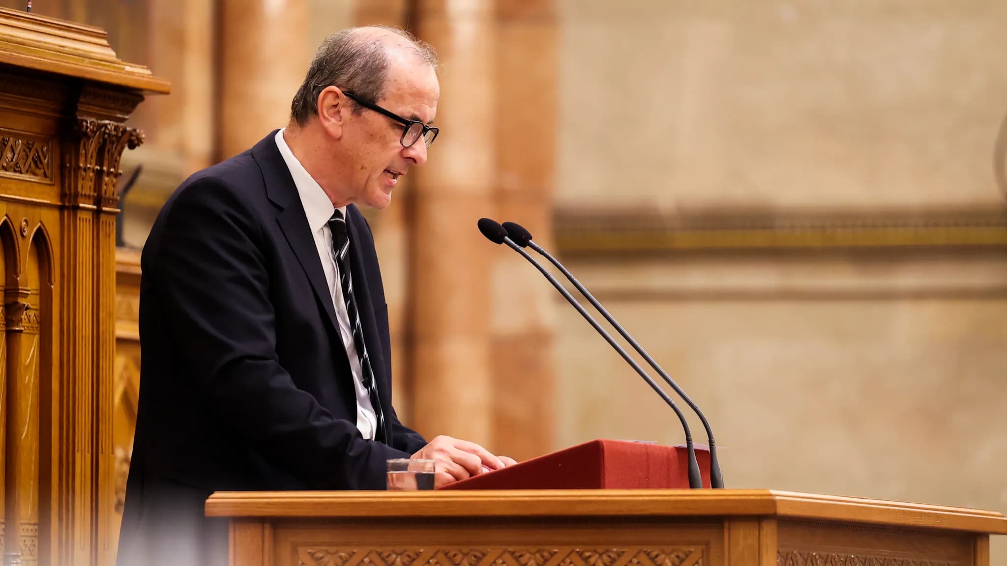 Brutális kórházi adatok, ugyanarra a műtétre valahol 101, máshol 991 napot várnak