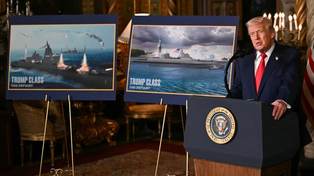 Kína szerint könnyű célpont lehet Trump gigantikus csatahajója