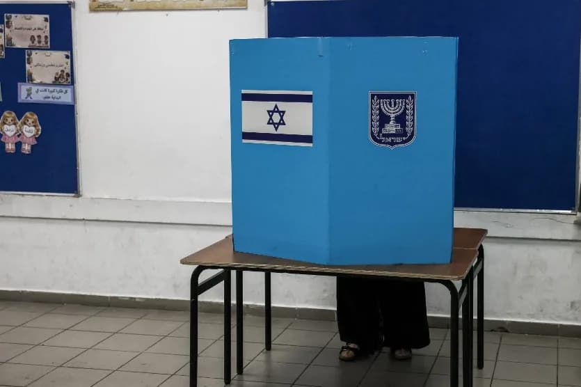Izraelben megnyíltak a szavazóhelyiségek