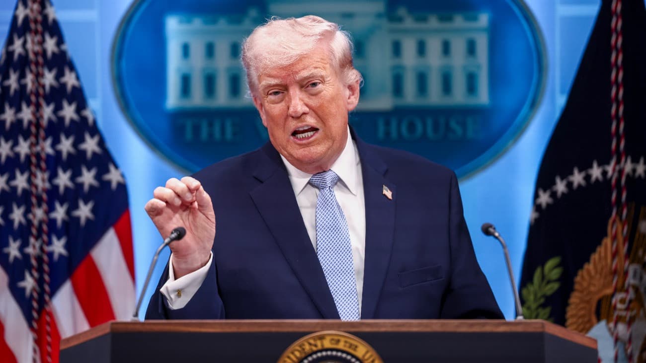 Donald Trump vs. sajtó: az elnök kiebrudalná az újságírókat a Fehér Házból, medencét építene a helyükre