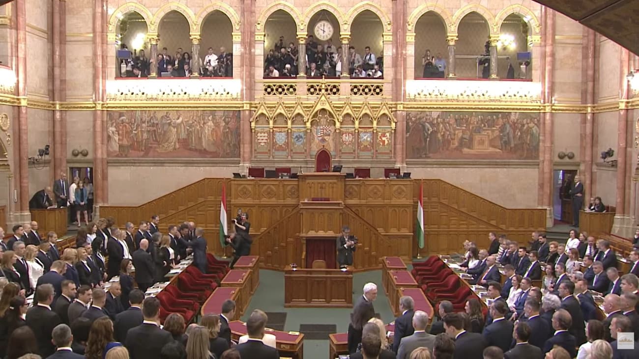 Nagy horderejű pillanatok napja az Országgyűlésben