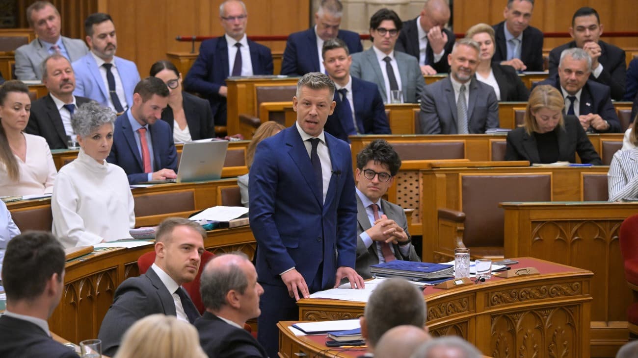 Drámai országgyűlési ülés kezdődött Magyar Péter beszédével – cikkünk frissül