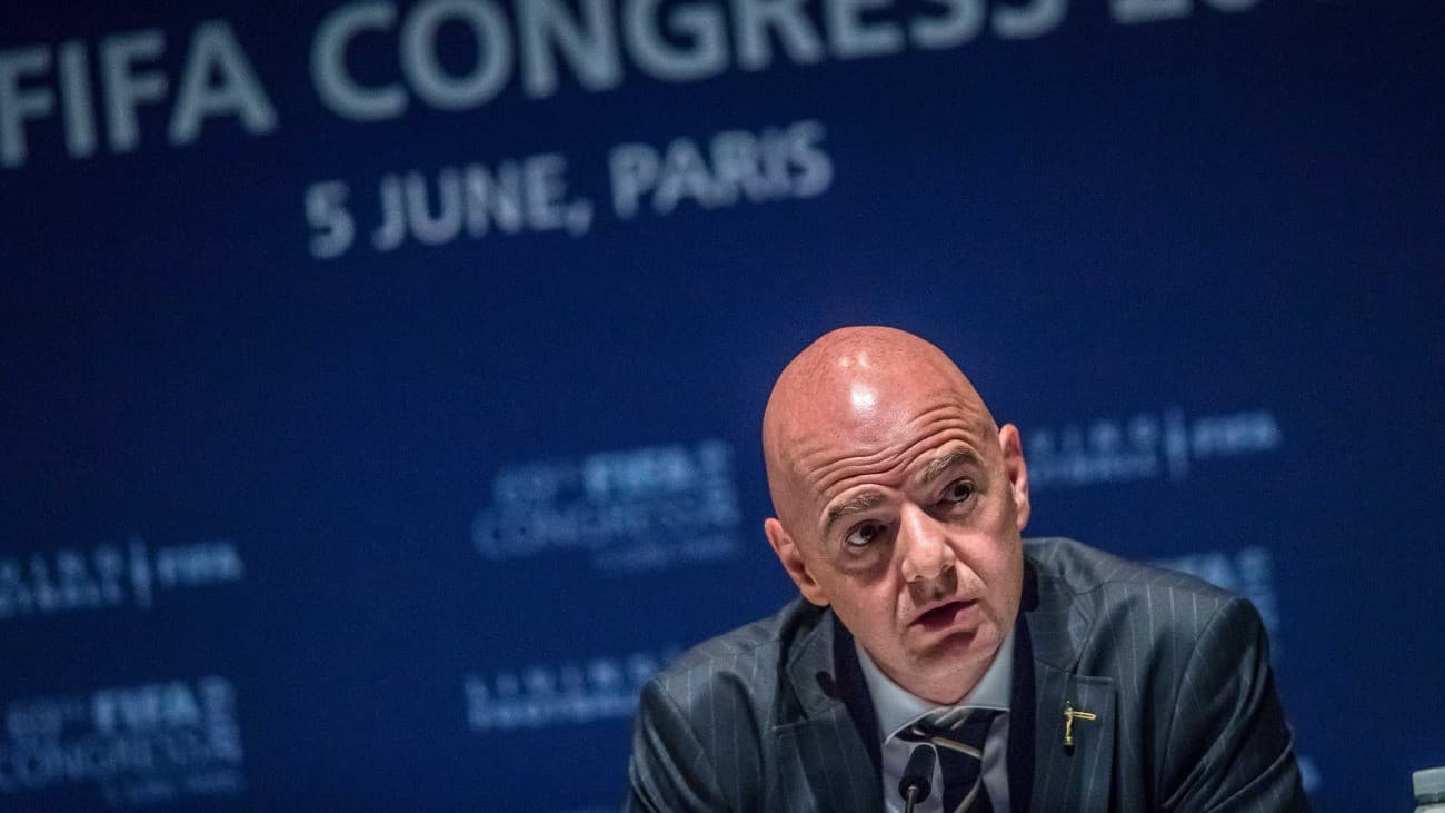 Beindult a dominóeffektus Gianni infantino ellen