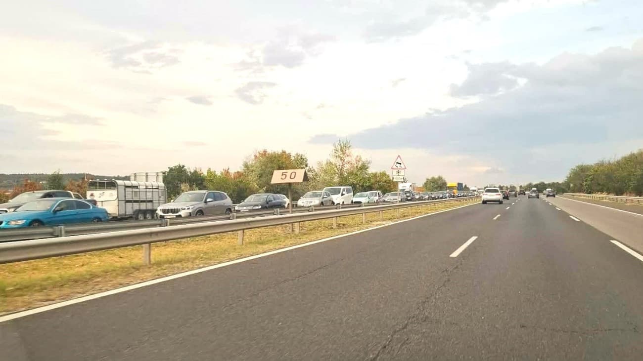 Már három kilométeres a torlódás az M7-es autópályán