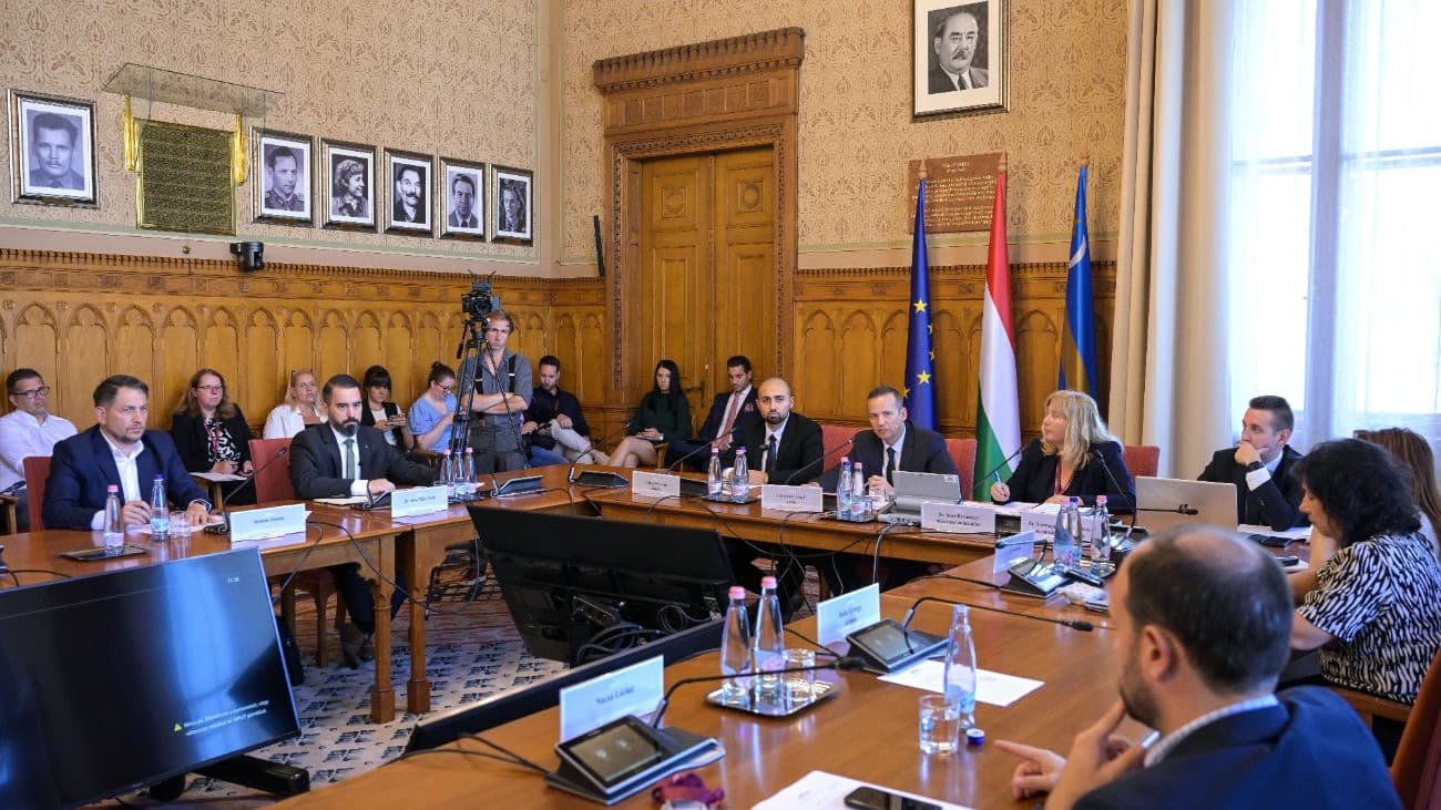 Végrehajtási vizsgálóbizottság: kezdődnek a személyes meghallgatások