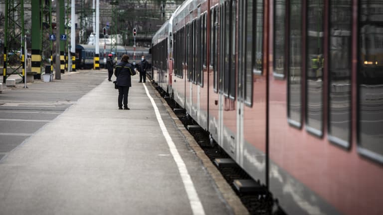 Napokig csak pótlóbuszok járnak az első és az utolsó vonatok helyett az egyik fővonalon