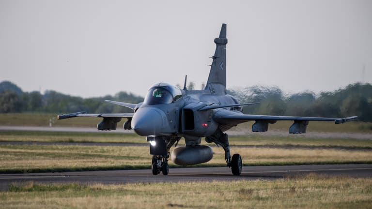 Riasztást kaptak a magyar Gripenek, azonnal akcióba lendültek