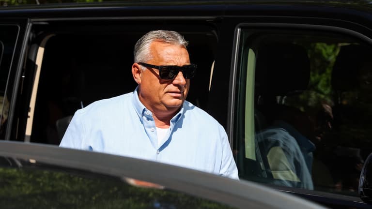 Orbán Viktor rendesen kimulatta magát, de most hazatér gatyába rázni a Fideszt