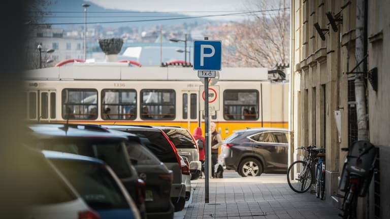 Alkotmánybíróság elé kerülhet a készpénzes parkolás ügye, az ombudsman lépett