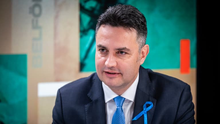 Össztűz zúdult Kaminski Fannyra, újabb feljelentés után Márki-Zay Péter rácsot és bilincset emleget