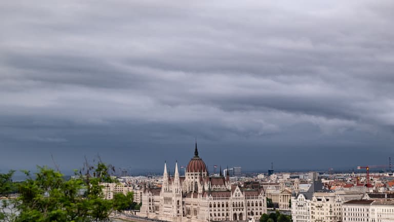 Hidegfront közelít, csapadékkal és jelentős lehűléssel csap le az országra