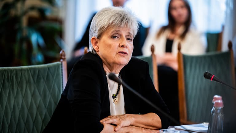 Lépett a kormány, a botrány után bontották a Déryné Program szerződését