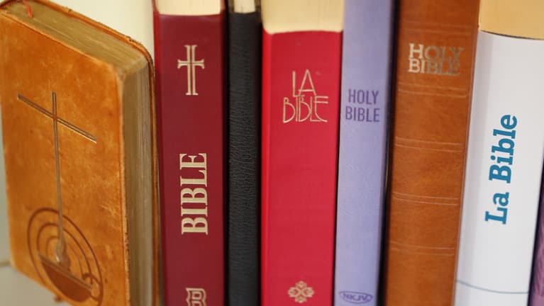 Megszületett a döntés, van, ahol kötelező lesz a Biblia az állami iskolákban