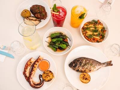 Grill és chill: signature koktélok és farm-to-table élmény a KIOSK Budapest teraszán