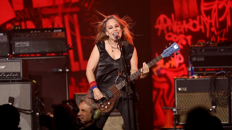 Agydaganatban halt meg a híres rockzenész, Jennifer Finch