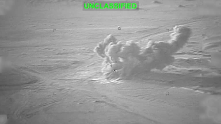 Kilencedik napja bombázza az USA Iránt, a Hormuzi-szorost védő állásokra csaptak le az amerikaiak