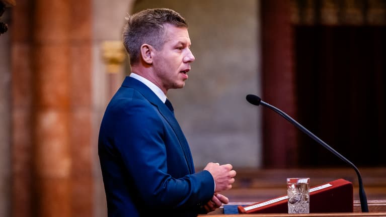 Így menekítették a pénzüket a NER milliárdosai, Magyar Péter lecsapott rájuk