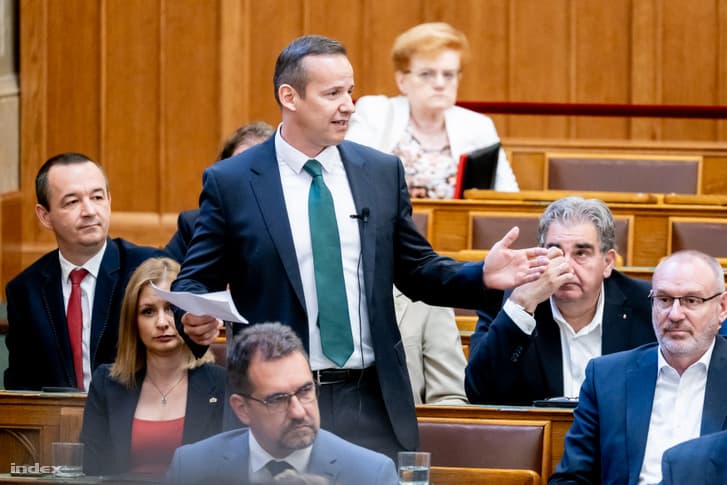 Toroczkai László Magyar Péternek: Kár, hogy nem látja az egész ország, ön mit csinál zárt ajtók mögött